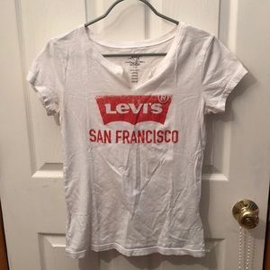 Levi’s white tee